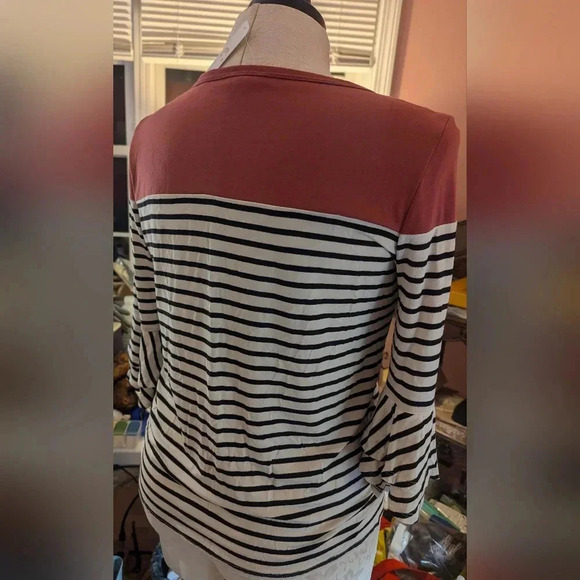 NWT Charming Charlie Flutter Sleeve Top Size L - Picture 4 of 8